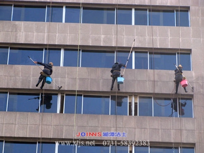 湘潭市中心醫院清洗石材、玻璃外墻